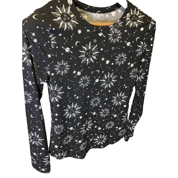 No Boundaries Black White Waffle Texture Long Sleeve Celestial Pattern Top Sz L - Picture 3 of 6